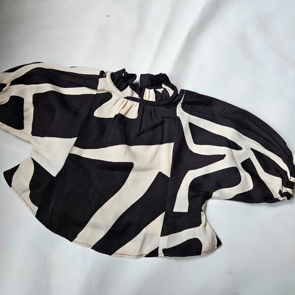 Banana Republic Baby Ruffle Neck Top - Picture 3 of 7